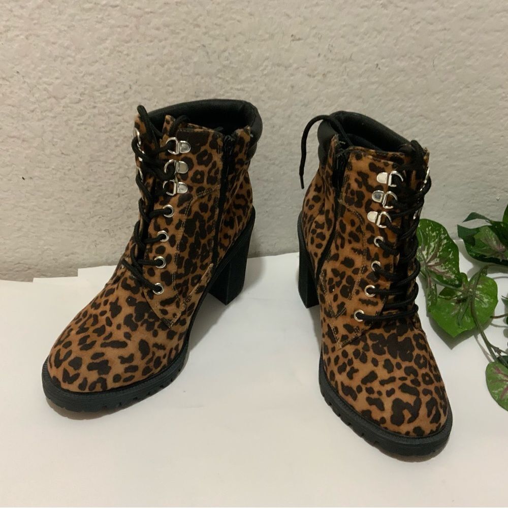 Torrid Lace-Up Hiker Ankle Boots leopard Lug Sole Women's Sz 7